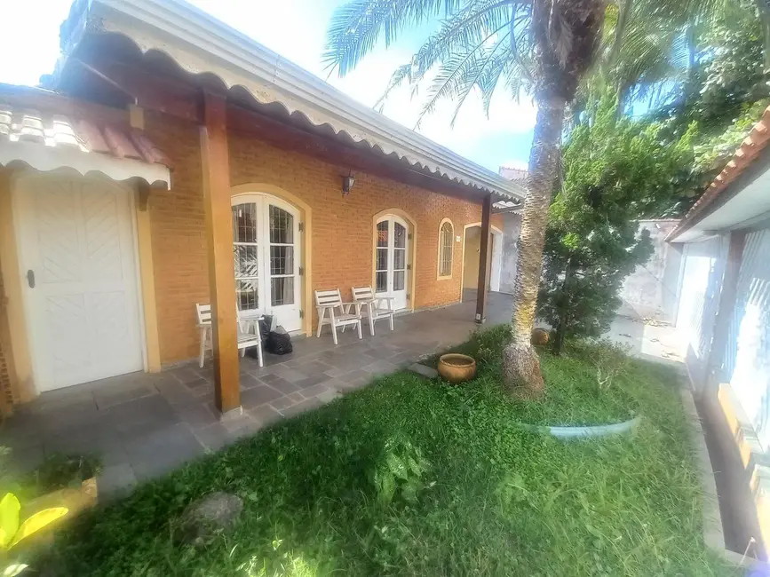 Foto 1 de Casa com 4 quartos à venda, 268m2 em Peruibe - SP