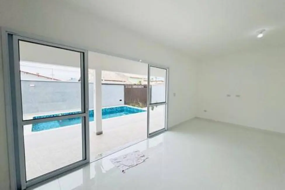 Casa com 4 quartos à venda, 333m2 em Peruibe - SP - imagem 4 Foto 4 de Casa com 4 quartos à venda, 333m2 em Peruibe - SP