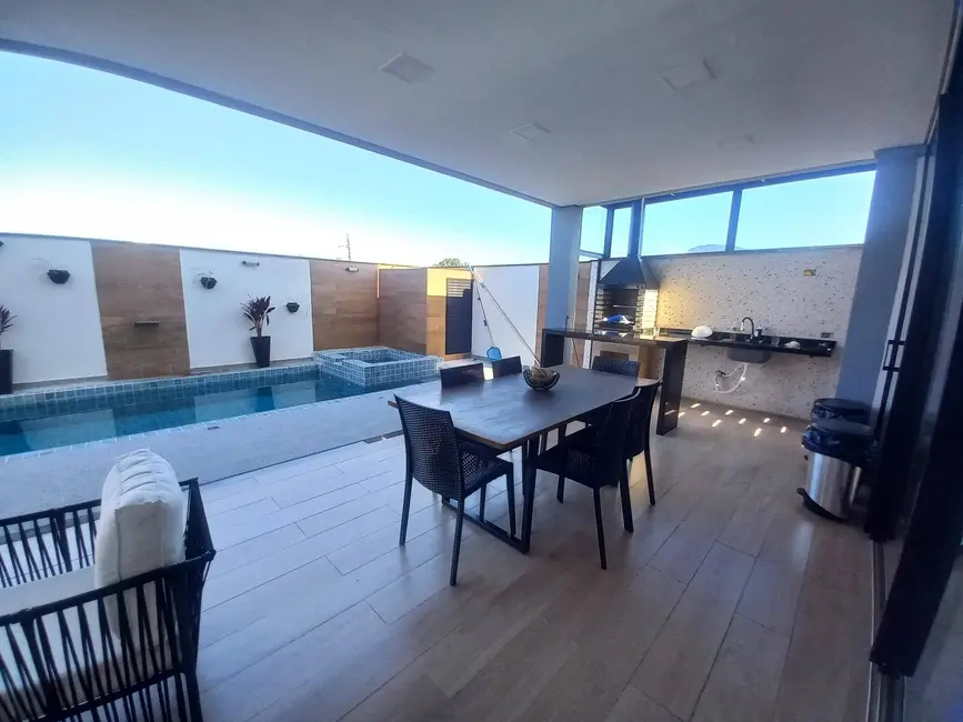 Casa com 5 quartos à venda, 300m2 em Peruibe - SP - imagem 2 Foto 2 de Casa com 5 quartos à venda, 300m2 em Peruibe - SP