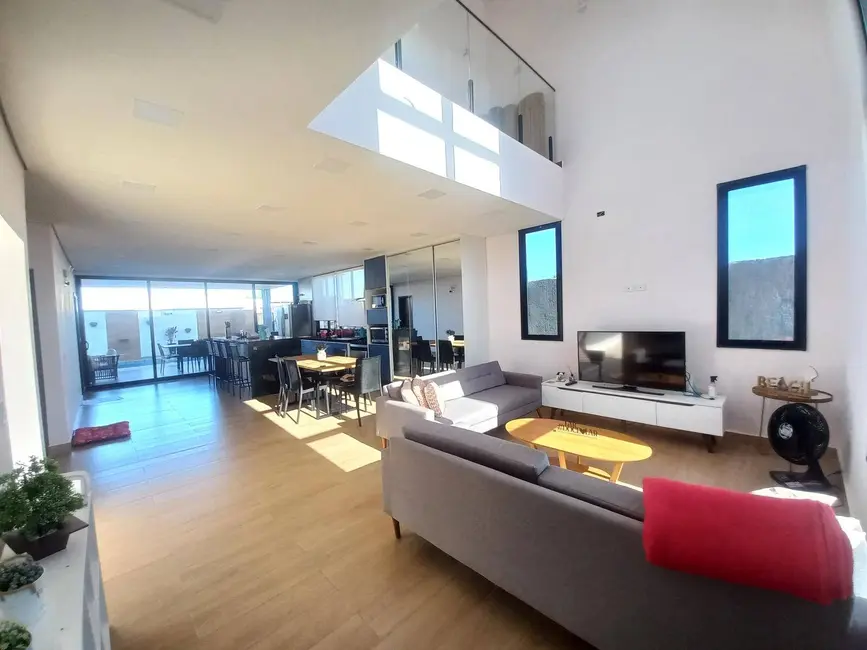 Casa com 5 quartos à venda, 300m2 em Peruibe - SP - imagem 6 Foto 6 de Casa com 5 quartos à venda, 300m2 em Peruibe - SP