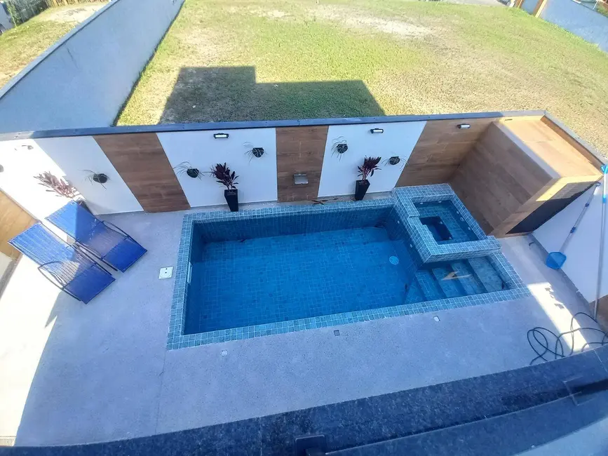 Casa com 5 quartos à venda, 300m2 em Peruibe - SP - imagem 4 Foto 4 de Casa com 5 quartos à venda, 300m2 em Peruibe - SP