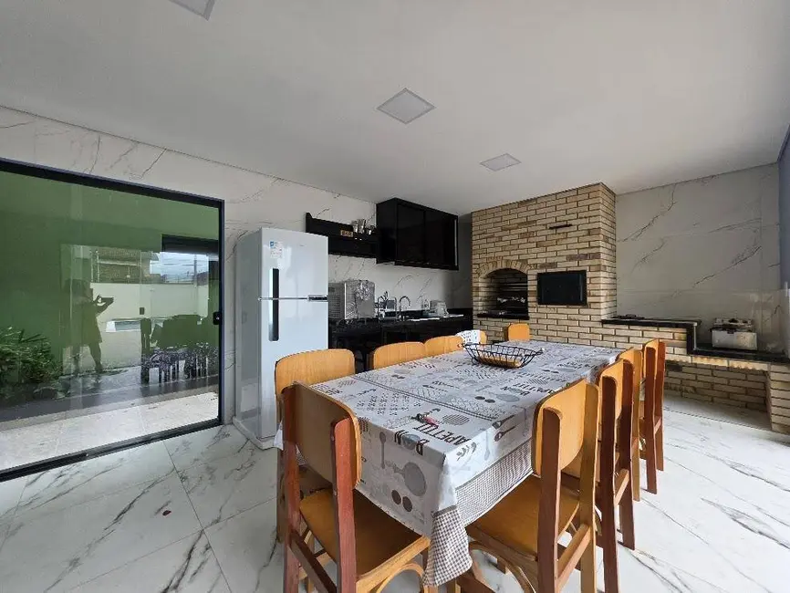 Foto 7 de Casa com 4 quartos à venda, 360m2 em Peruibe - SP
