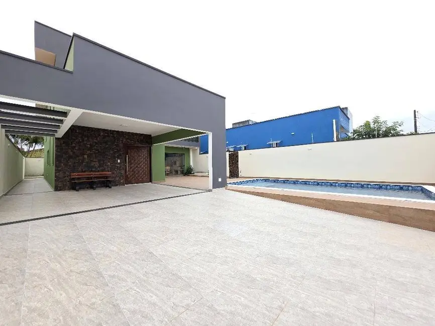 Foto 1 de Casa com 4 quartos à venda, 360m2 em Peruibe - SP