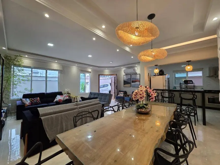 Foto 9 de Casa com 4 quartos à venda, 250m2 em Peruibe - SP