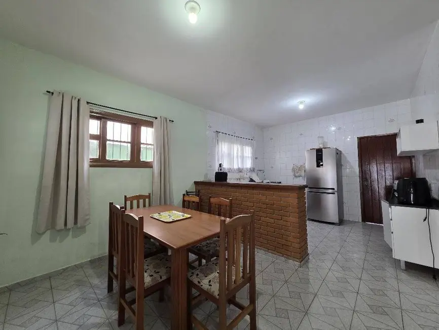 Casa com 3 quartos à venda, 260m2 em Peruibe - SP - imagem 4 Foto 4 de Casa com 3 quartos à venda, 260m2 em Peruibe - SP