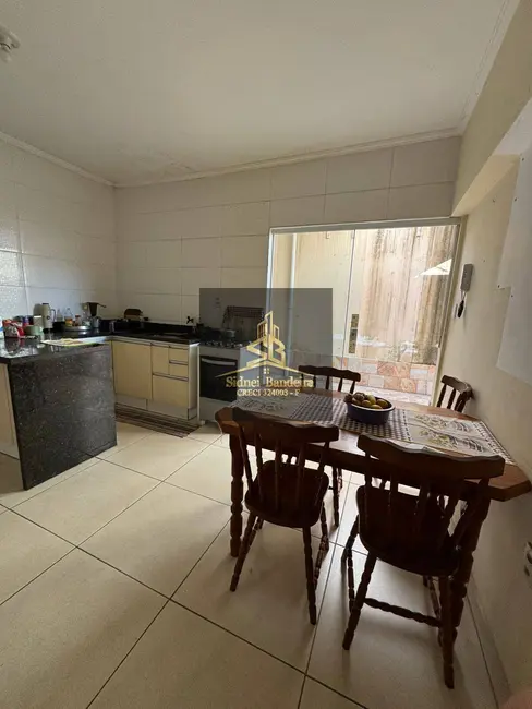 Casa com 3 quartos à venda, 174m2 em Estiva, Taubate - SP - imagem 7 Foto 7 de Casa com 3 quartos à venda, 174m2 em Estiva, Taubate - SP