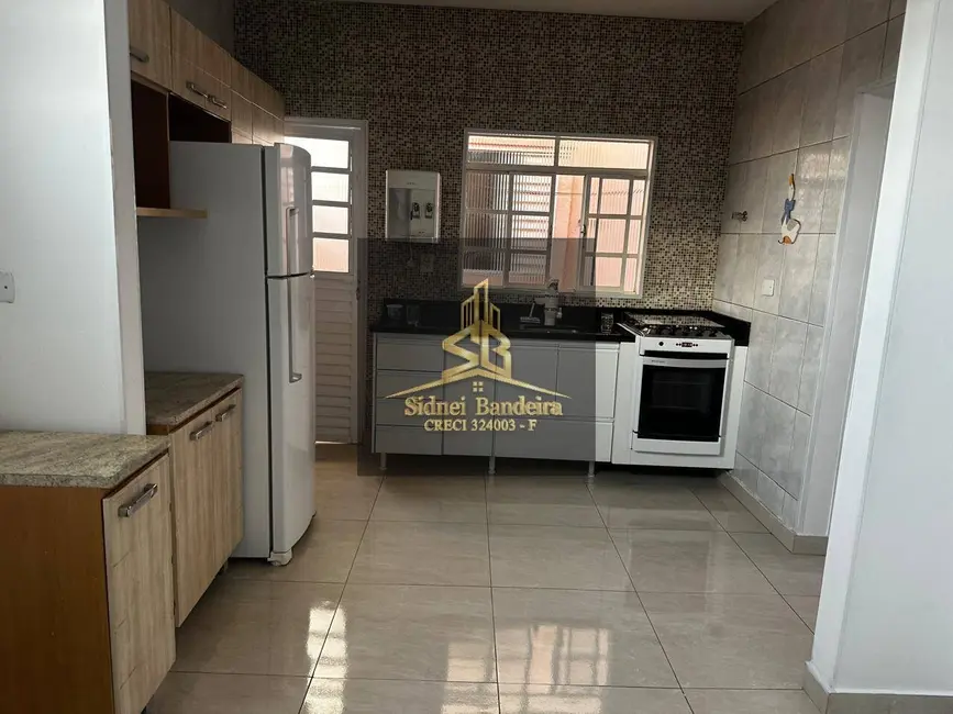 Foto 1 de Casa com 2 quartos à venda, 132m2 em Vila Marly, Taubate - SP