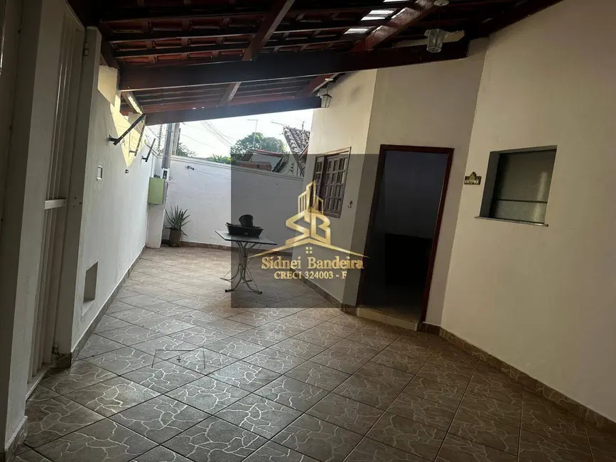 Foto 2 de Casa com 2 quartos à venda, 132m2 em Vila Marly, Taubate - SP