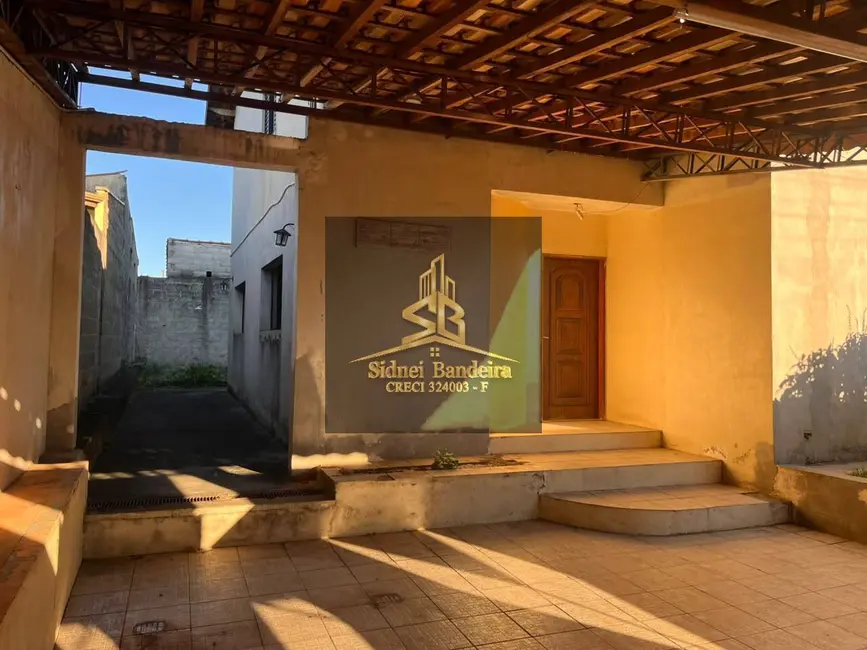 Casa com 4 quartos à venda, 250m2 em Parque Bandeirantes, Taubate - SP - imagem 1 Foto 1 de Casa com 4 quartos à venda, 250m2 em Parque Bandeirantes, Taubate - SP
