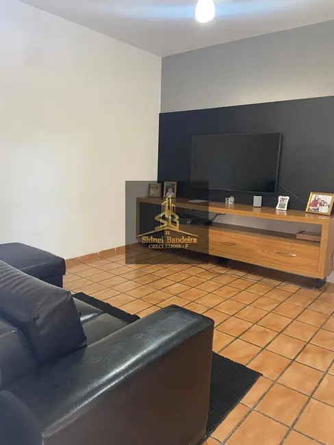 Foto 9 de Casa com 3 quartos à venda, 670m2 em Loteamento Jardim das Industrias, Taubate - SP