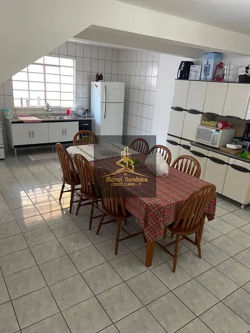 Foto 1 de Casa com 3 quartos à venda, 670m2 em Loteamento Jardim das Industrias, Taubate - SP