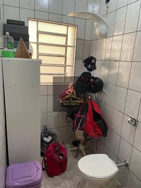 Foto 2 de Casa com 3 quartos à venda, 670m2 em Loteamento Jardim das Industrias, Taubate - SP