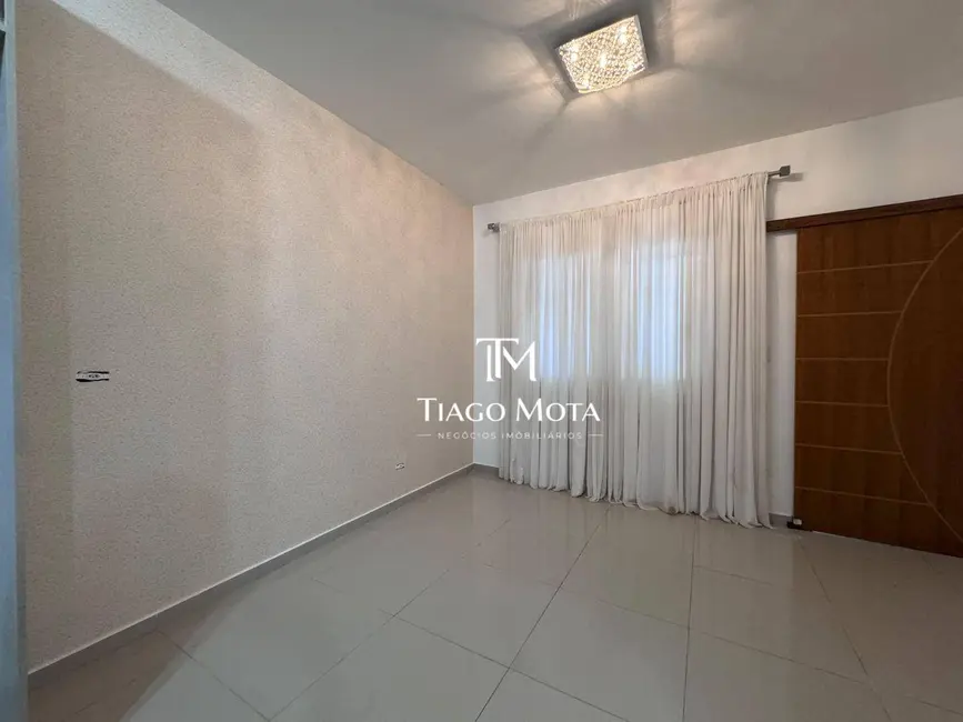 Casa com 3 quartos à venda, 182m2 em Cambezinho, Londrina - PR - imagem 4 Foto 4 de Casa com 3 quartos à venda, 182m2 em Cambezinho, Londrina - PR