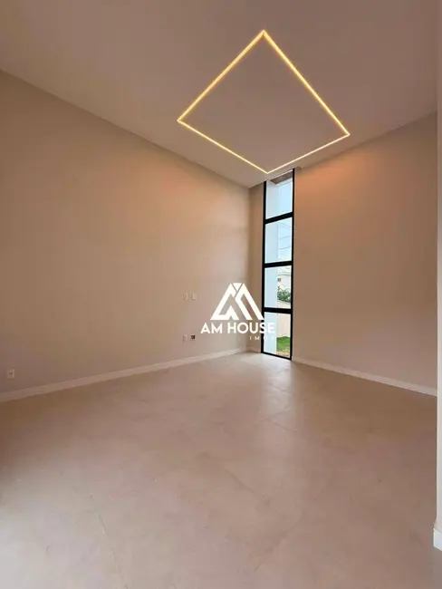 Casa de Condomínio com 3 quartos à venda, 360m2 em Nova São Pedro, Sao Pedro Da Aldeia - RJ - imagem 3 Foto 3 de Casa de Condomínio com 3 quartos à venda, 360m2 em Nova São Pedro, Sao Pedro Da Aldeia - RJ