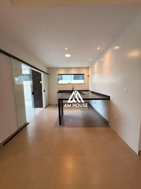 Casa de Condomínio com 3 quartos à venda, 192m2 em Nova São Pedro, Sao Pedro Da Aldeia - RJ - imagem 4 Foto 4 de Casa de Condomínio com 3 quartos à venda, 192m2 em Nova São Pedro, Sao Pedro Da Aldeia - RJ