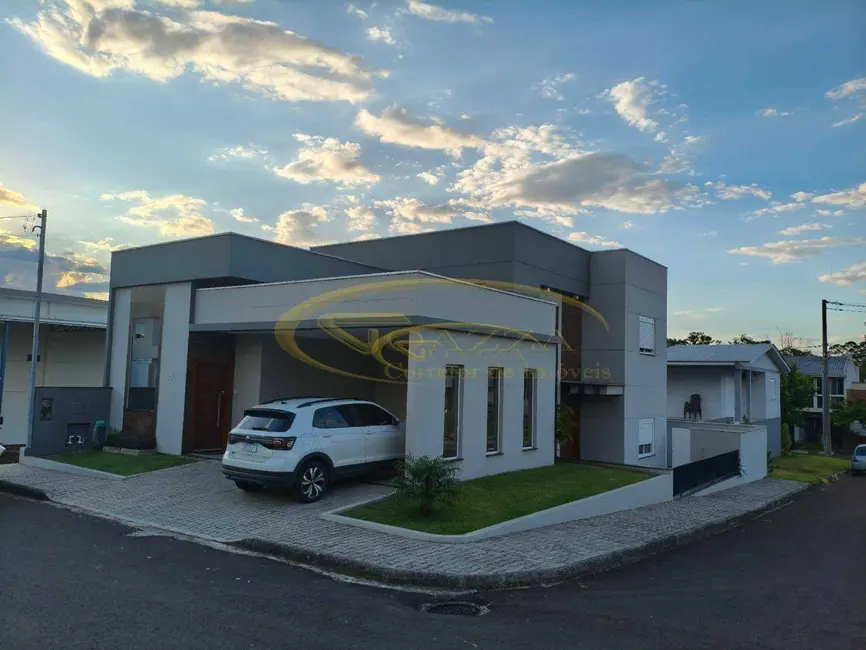 Foto 2 de Casa com 2 quartos à venda, 240m2 em Sarandi - RS