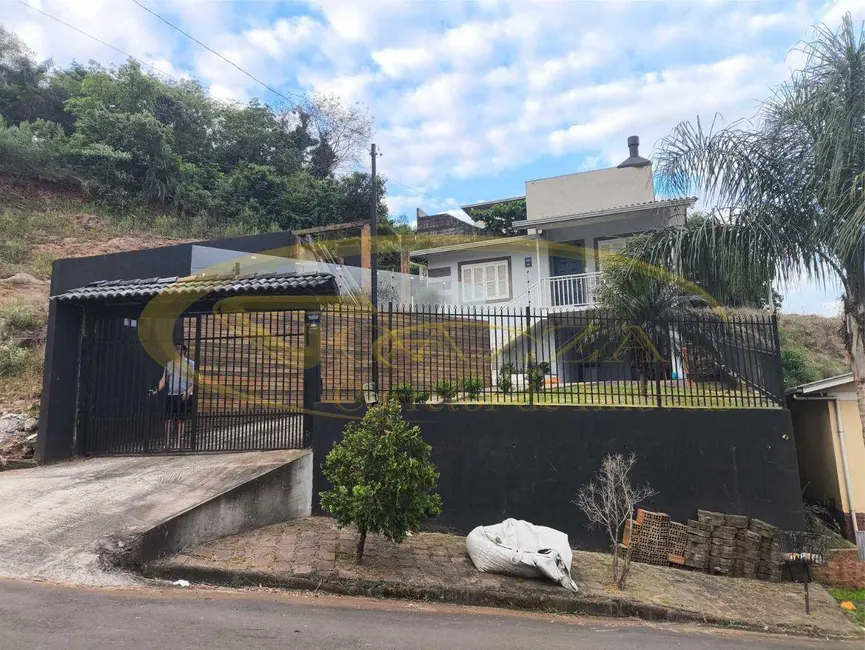 Foto 2 de Casa com 3 quartos à venda, 300m2 em Sarandi - RS