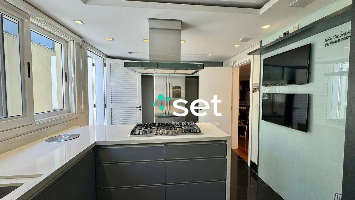 Sobrado com 4 quartos à venda e para alugar, 468m2 em Alto de Pinheiros, São Paulo - SP - imagem 9 Foto 9 de Sobrado com 4 quartos à venda e para alugar, 468m2 em Alto de Pinheiros, São Paulo - SP