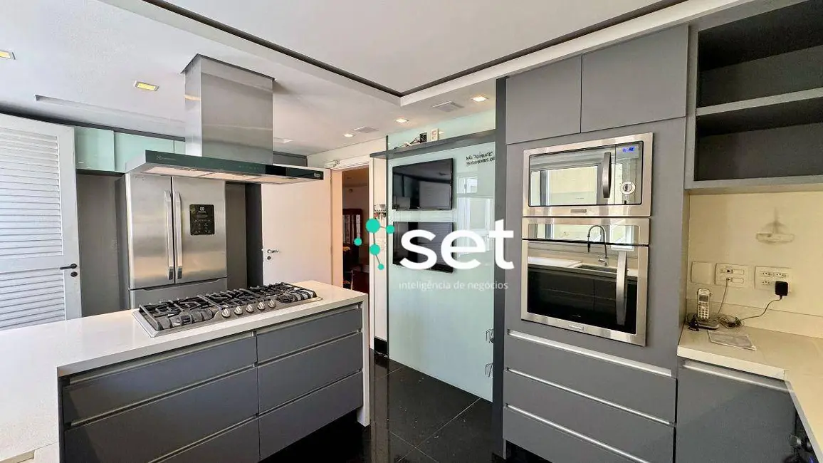 Sobrado com 4 quartos à venda e para alugar, 468m2 em Alto de Pinheiros, São Paulo - SP - imagem 8 Foto 8 de Sobrado com 4 quartos à venda e para alugar, 468m2 em Alto de Pinheiros, São Paulo - SP
