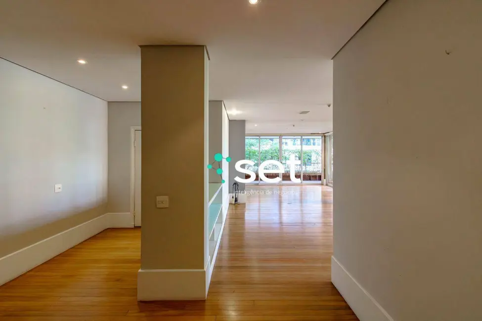Foto 8 de Apartamento com 2 quartos à venda, 240m2 em Vila Nova Conceição, São Paulo - SP
