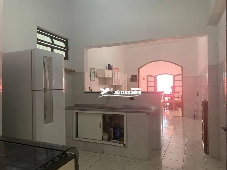 Casa com 3 quartos à venda, 270m2 em Itanhaem - SP - imagem 3 Foto 3 de Casa com 3 quartos à venda, 270m2 em Itanhaem - SP