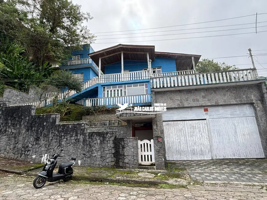 Sobrado com 6 quartos para alugar, 600m2 em Itanhaem - SP - imagem 1 Foto 1 de Sobrado com 6 quartos para alugar, 600m2 em Itanhaem - SP