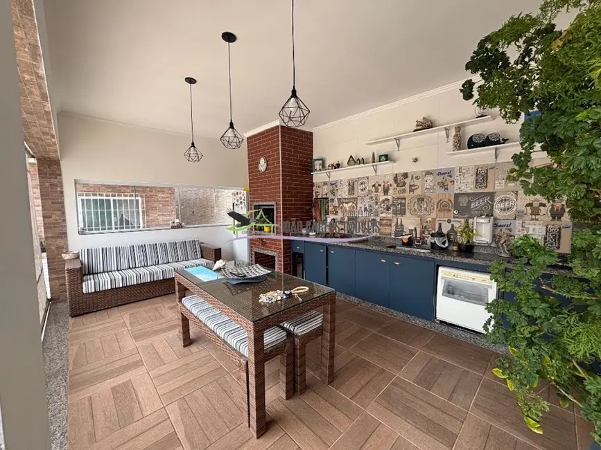 Foto 8 de Casa com 2 quartos à venda, 360m2 em Itanhaem - SP