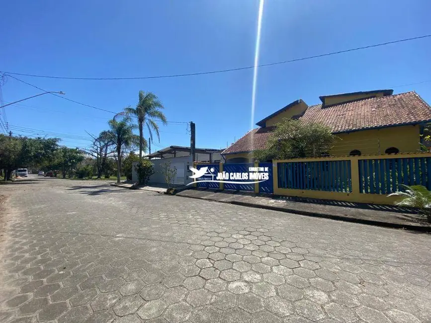 Foto 2 de Sobrado com 4 quartos à venda, 350m2 em Itanhaem - SP