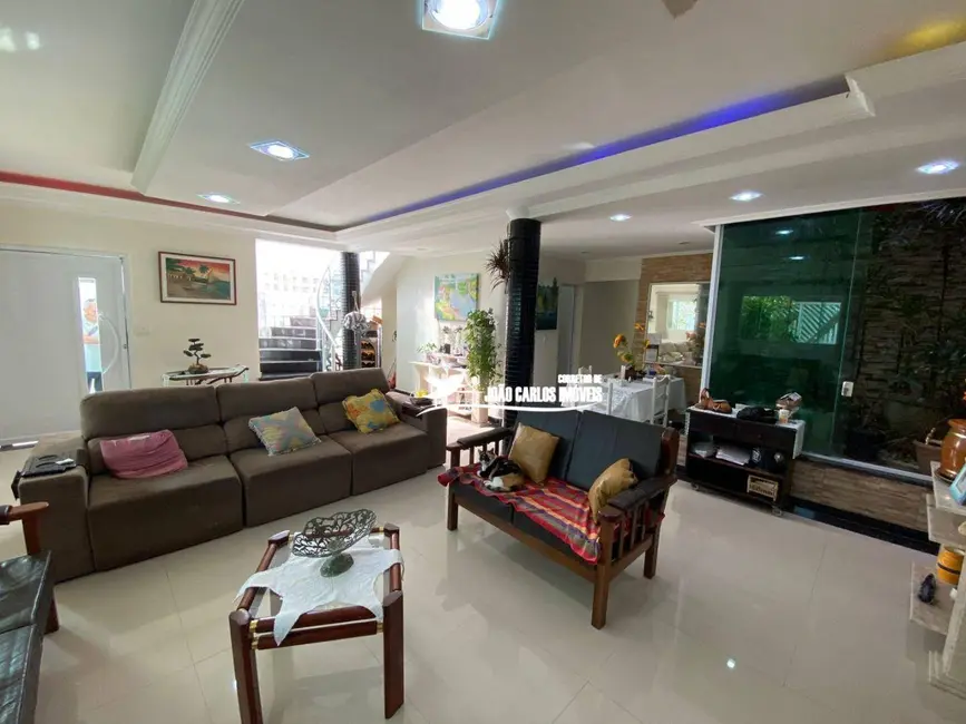Sobrado com 4 quartos à venda, 250m2 em Itanhaem - SP - imagem 7 Foto 7 de Sobrado com 4 quartos à venda, 250m2 em Itanhaem - SP