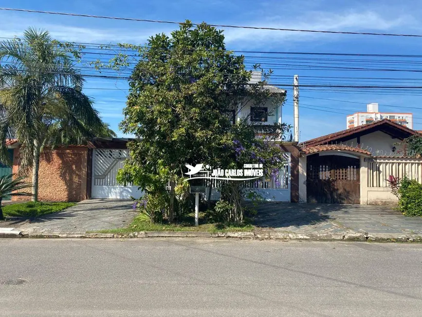 Sobrado com 4 quartos à venda, 250m2 em Itanhaem - SP - imagem 4 Foto 4 de Sobrado com 4 quartos à venda, 250m2 em Itanhaem - SP
