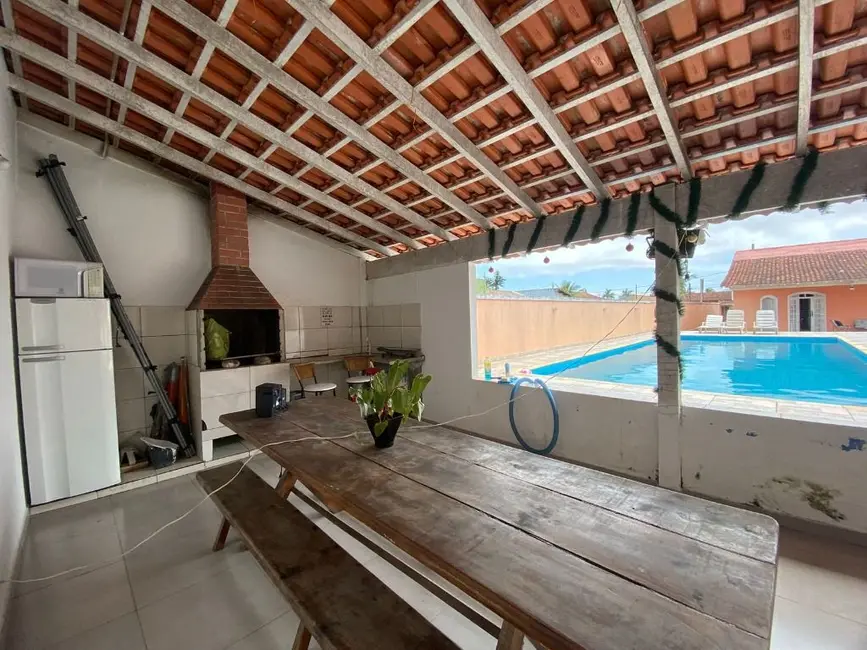 Casa com 4 quartos à venda e para alugar, 600m2 em Itanhaem - SP - imagem 3 Foto 3 de Casa com 4 quartos à venda e para alugar, 600m2 em Itanhaem - SP