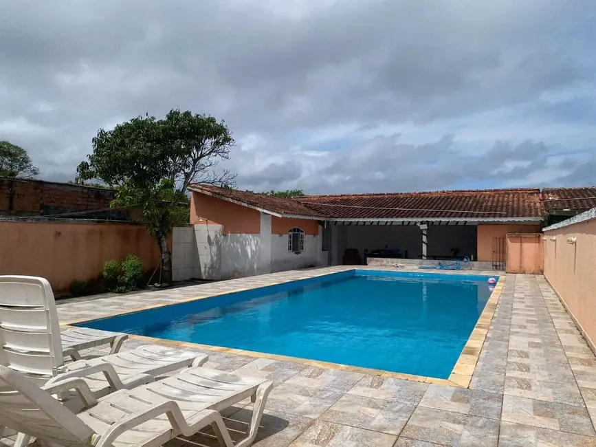 Casa com 4 quartos à venda e para alugar, 600m2 em Itanhaem - SP - imagem 1 Foto 1 de Casa com 4 quartos à venda e para alugar, 600m2 em Itanhaem - SP