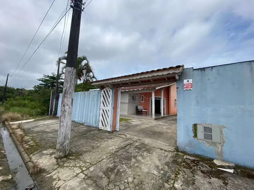 Casa com 4 quartos à venda e para alugar, 600m2 em Itanhaem - SP - imagem 4 Foto 4 de Casa com 4 quartos à venda e para alugar, 600m2 em Itanhaem - SP