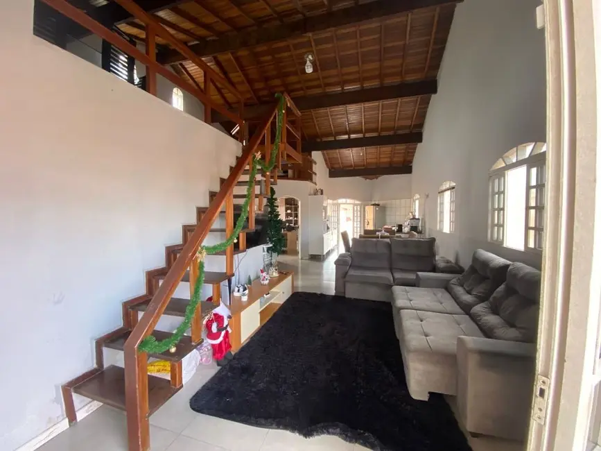 Casa com 4 quartos à venda e para alugar, 600m2 em Itanhaem - SP - imagem 8 Foto 8 de Casa com 4 quartos à venda e para alugar, 600m2 em Itanhaem - SP