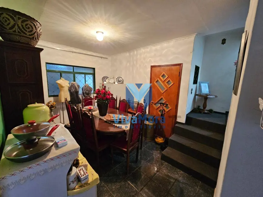 Sobrado com 3 quartos à venda, 200m2 em Jardim Santo Antônio, Sao Jose Do Rio Preto - SP - imagem 8 Foto 8 de Sobrado com 3 quartos à venda, 200m2 em Jardim Santo Antônio, Sao Jose Do Rio Preto - SP
