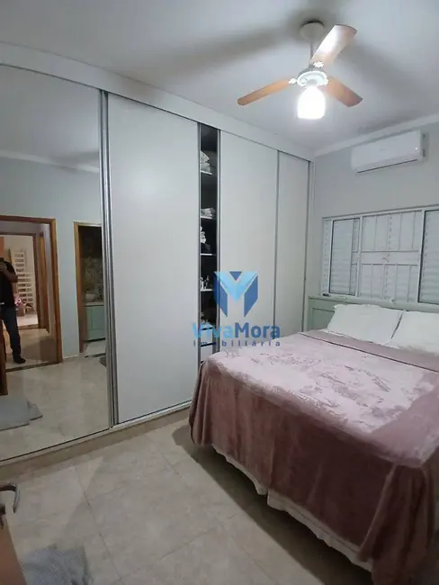 Casa com 3 quartos à venda, 200m2 em Sao Jose Do Rio Preto - SP - imagem 8 Foto 8 de Casa com 3 quartos à venda, 200m2 em Sao Jose Do Rio Preto - SP