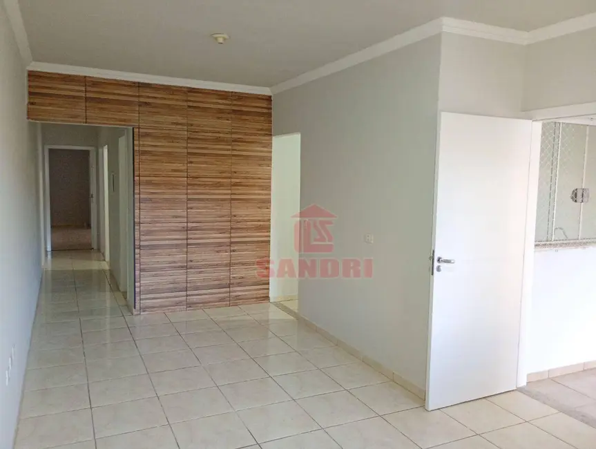 Casa com 3 quartos à venda e para alugar, 150m2 em Parque Residencial Tuiuti, Maringa - PR - imagem 7 Foto 7 de Casa com 3 quartos à venda e para alugar, 150m2 em Parque Residencial Tuiuti, Maringa - PR
