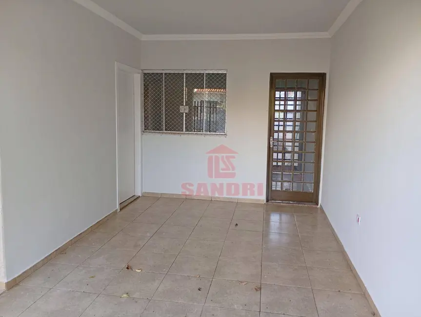 Casa com 3 quartos à venda e para alugar, 150m2 em Parque Residencial Tuiuti, Maringa - PR - imagem 4 Foto 4 de Casa com 3 quartos à venda e para alugar, 150m2 em Parque Residencial Tuiuti, Maringa - PR