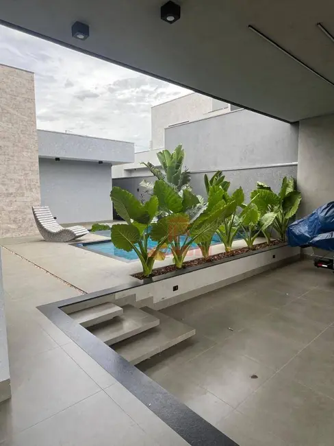 Casa com 4 quartos à venda, 450m2 em Centro, Porto Rico - PR - imagem 3 Foto 3 de Casa com 4 quartos à venda, 450m2 em Centro, Porto Rico - PR