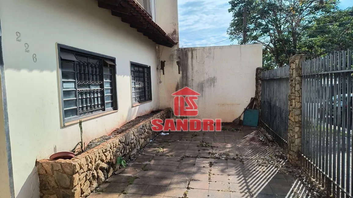 Foto 2 de Sobrado com 4 quartos para alugar, 237m2 em Zona 04, Maringa - PR