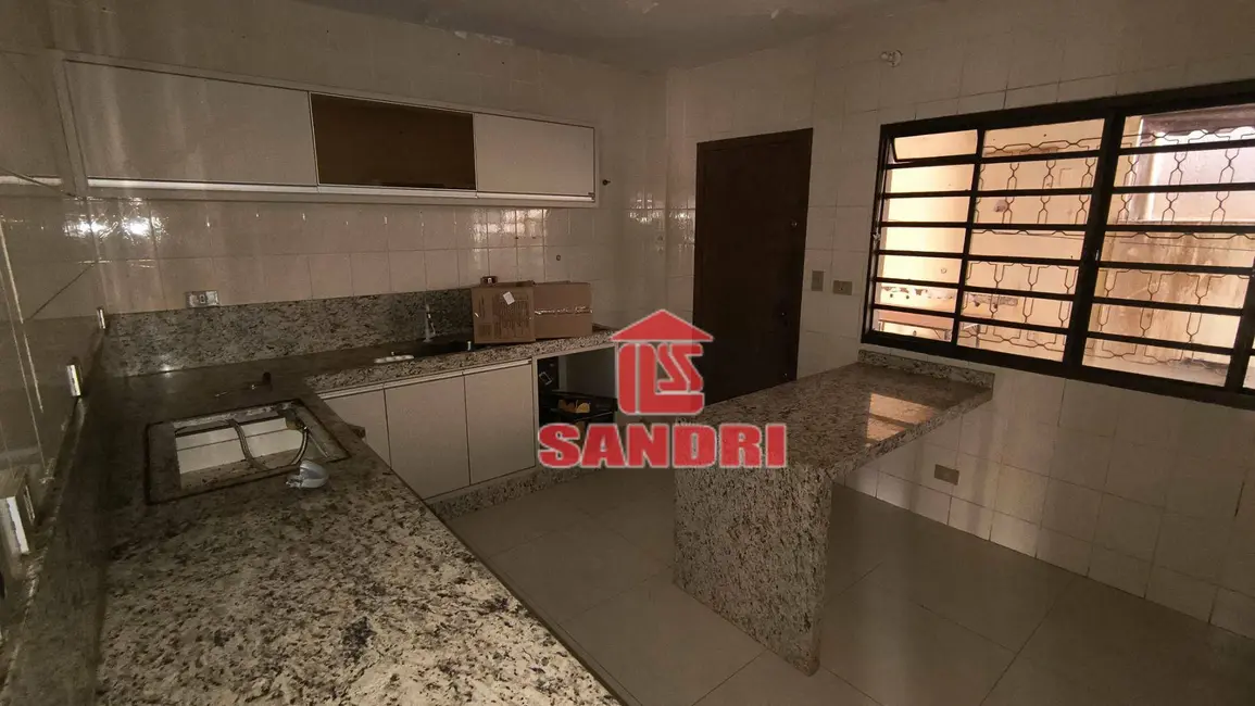 Foto 9 de Sobrado com 4 quartos para alugar, 237m2 em Zona 04, Maringa - PR