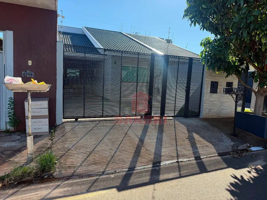 Casa com 3 quartos à venda, 150m2 em Jardim Panorama, Sarandi - PR - imagem 3 Foto 3 de Casa com 3 quartos à venda, 150m2 em Jardim Panorama, Sarandi - PR