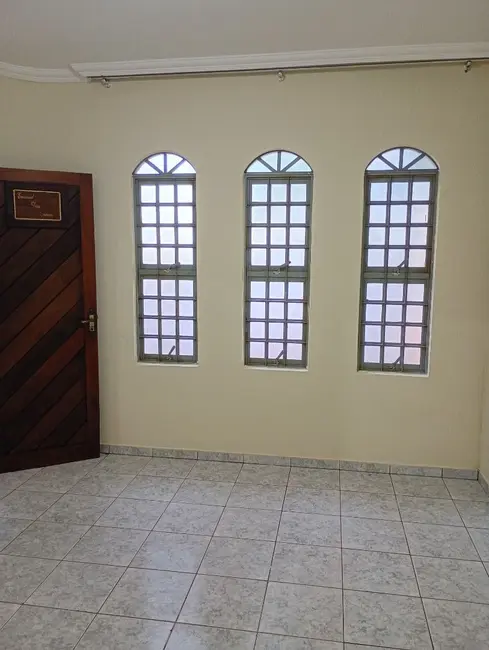 Foto 6 de Casa com 3 quartos para alugar, 185m2 em Jardim Campos Elísios, Maringa - PR