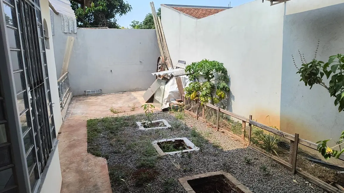 Foto 6 de Casa com 2 quartos para alugar, 207m2 em Conjunto Habitacional Sol Nascente, Maringa - PR