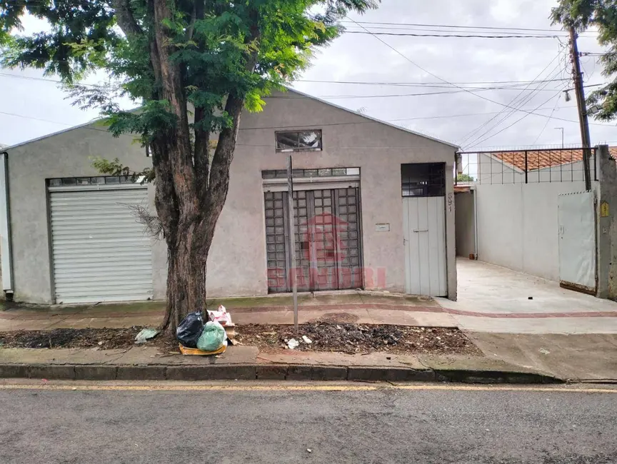 Foto 1 de Casa com 2 quartos para alugar, 207m2 em Conjunto Habitacional Sol Nascente, Maringa - PR