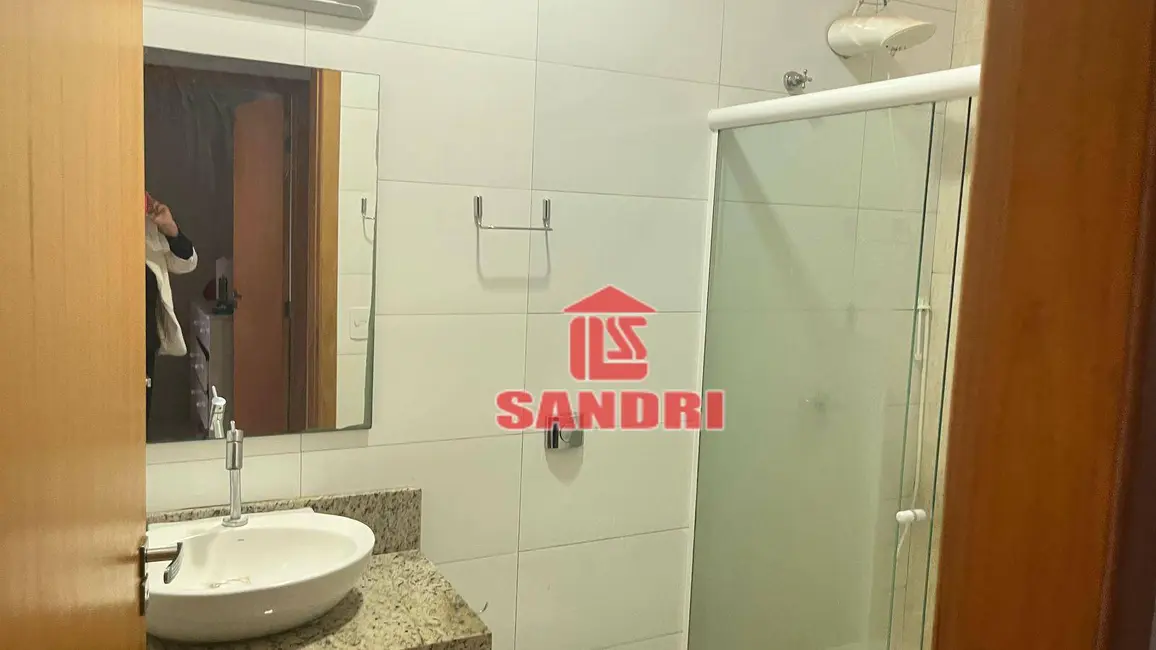 Casa com 3 quartos à venda, 150m2 em Jardim Nova Independência, Sarandi - PR - imagem 8 Foto 8 de Casa com 3 quartos à venda, 150m2 em Jardim Nova Independência, Sarandi - PR