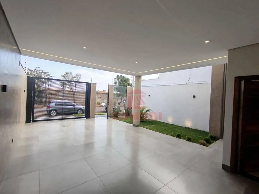 Casa com 3 quartos à venda, 200m2 em Jardim Espanha, Maringa - PR - imagem 3 Foto 3 de Casa com 3 quartos à venda, 200m2 em Jardim Espanha, Maringa - PR