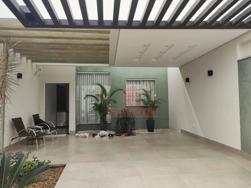Foto 2 de Casa com 2 quartos à venda, 173m2 em Parque Avenida, Maringa - PR