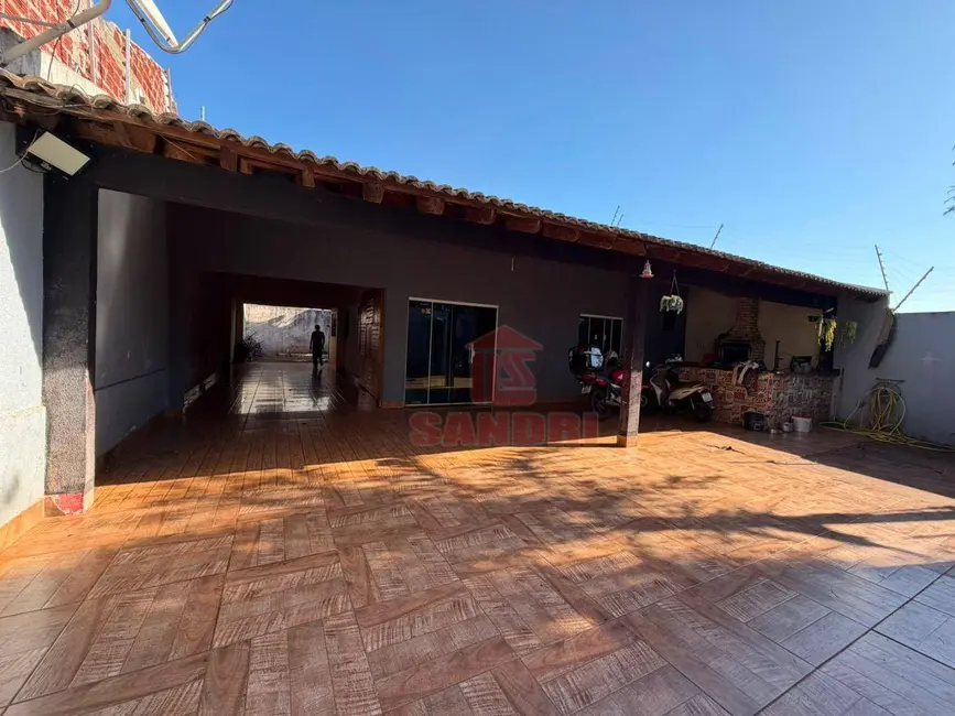 Casa com 3 quartos à venda, 300m2 em Residencial Pioneiro Odwaldo Bueno Netto, Maringa - PR - imagem 3 Foto 3 de Casa com 3 quartos à venda, 300m2 em Residencial Pioneiro Odwaldo Bueno Netto, Maringa - PR