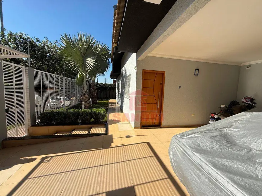 Casa com 3 quartos à venda, 259m2 em Jardim Nova Independência I, Sarandi - PR - imagem 8 Foto 8 de Casa com 3 quartos à venda, 259m2 em Jardim Nova Independência I, Sarandi - PR